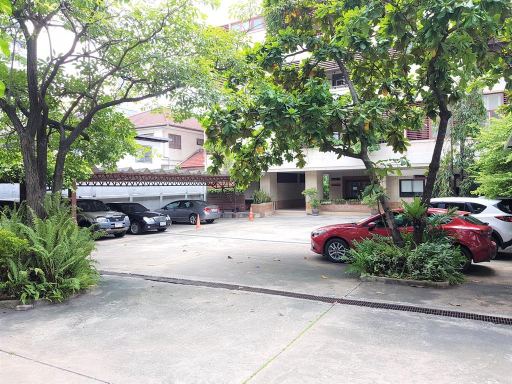 P.T. Court Hotel Bangkok Exterior photo