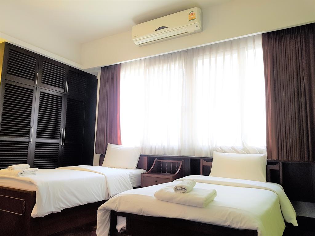 P.T. Court Hotel Bangkok Exterior photo