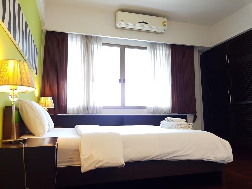 P.T. Court Hotel Bangkok Exterior photo