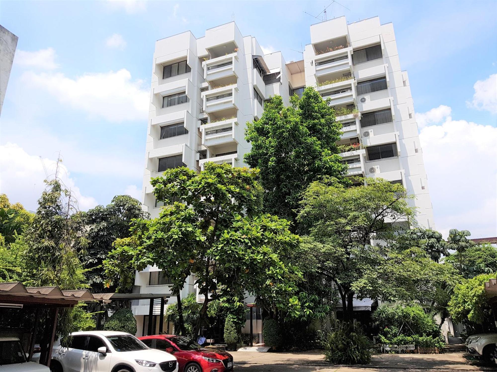 P.T. Court Hotel Bangkok Exterior photo
