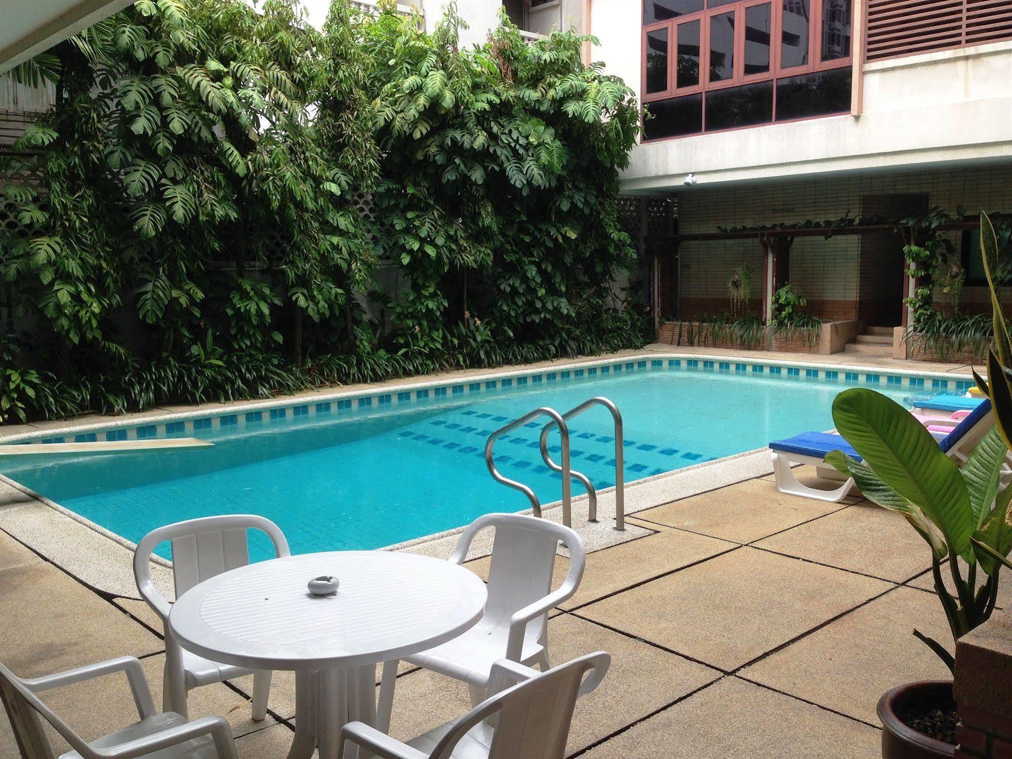 P.T. Court Hotel Bangkok Exterior photo